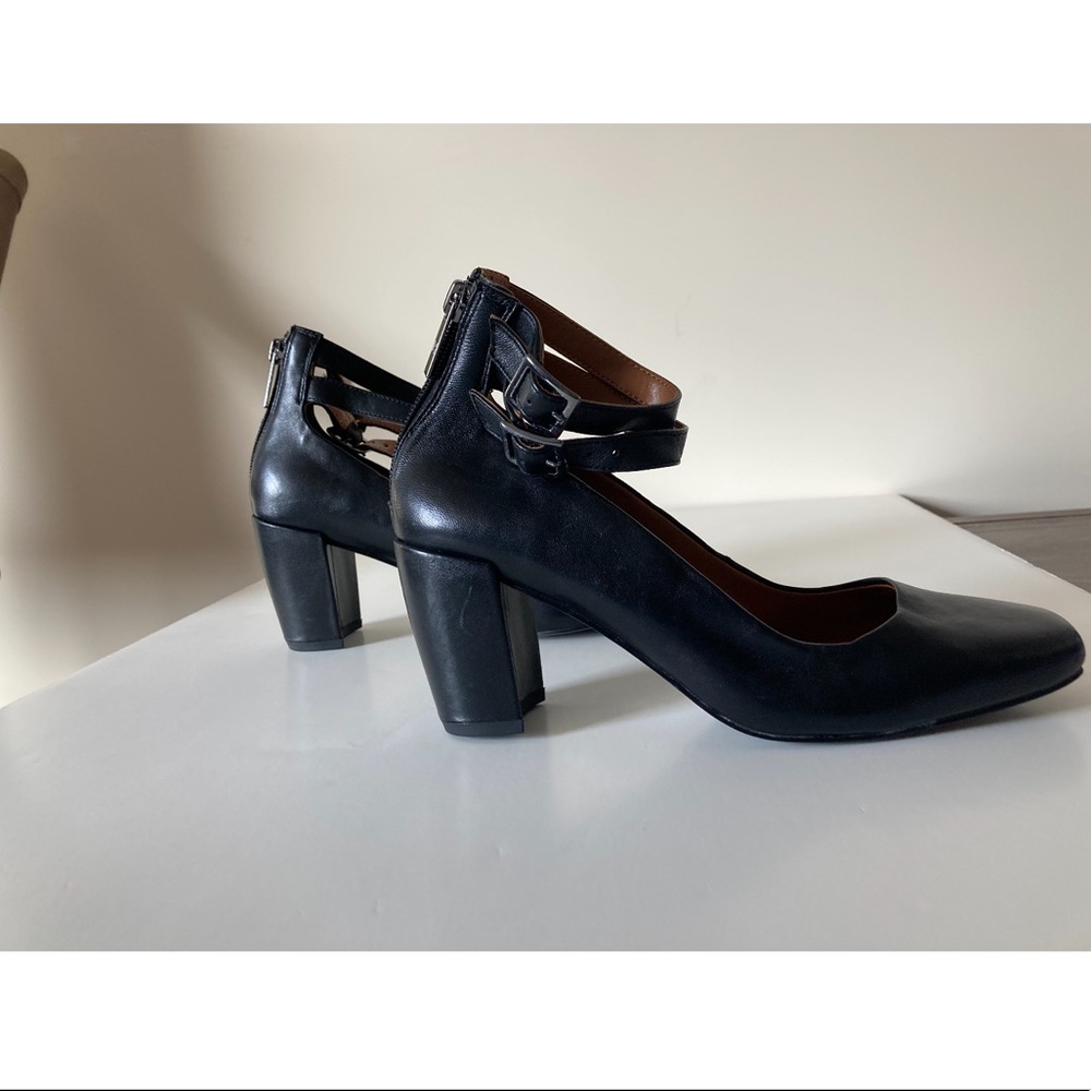 H by Halston Black Leather Regina heels w/ double ankle straps size 6M - Picture 6 of 11